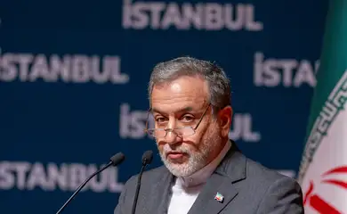 Iranian Foreign Minister Abbas Araqhchi talks during a press conference in Istanbul, Turkey, June 22, 2025. Reuters/Umit Bektas/Proibida reprodução