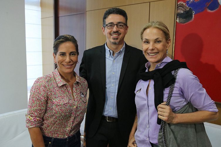 A atriz Gloria Pires, o ministro da Cultura, Sérgio Sá Leitão e  Carolina Ferraz, durante inauguração da Secretaria de Direitos Autorais e Propriedade Intelectual.