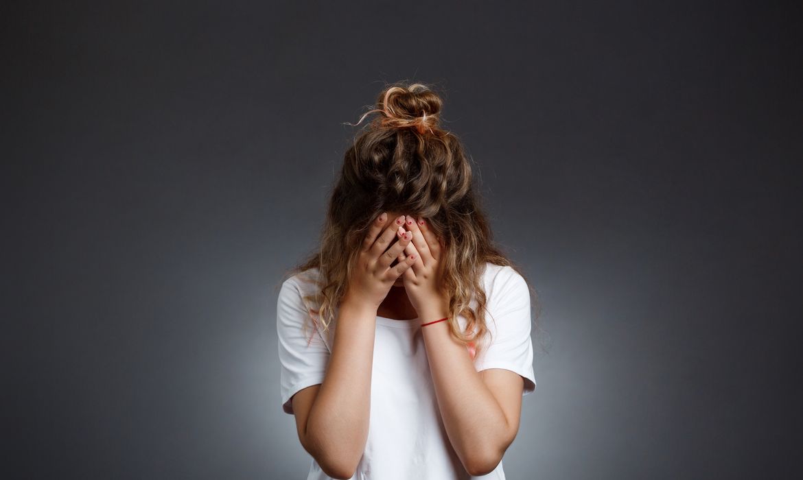 Violência contra a mulher, criança e adolescente. Violência doméstica. Foto: Freepick