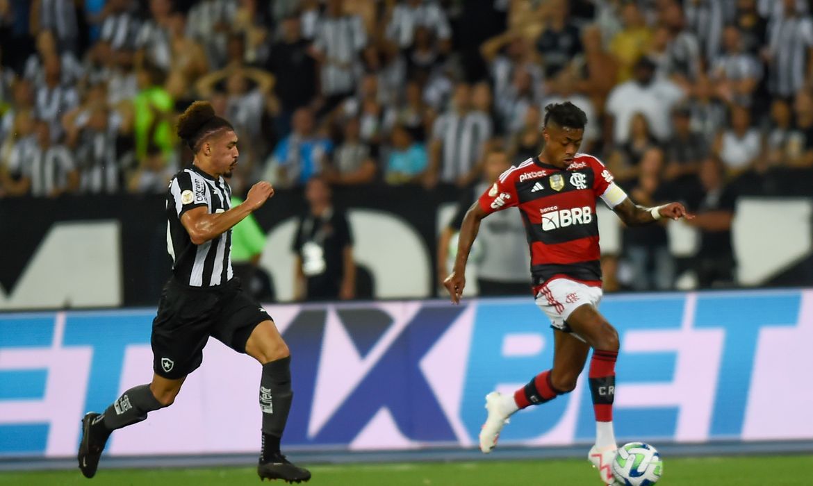 Com derrota do Flamengo, Corinthians segue como último brasileiro