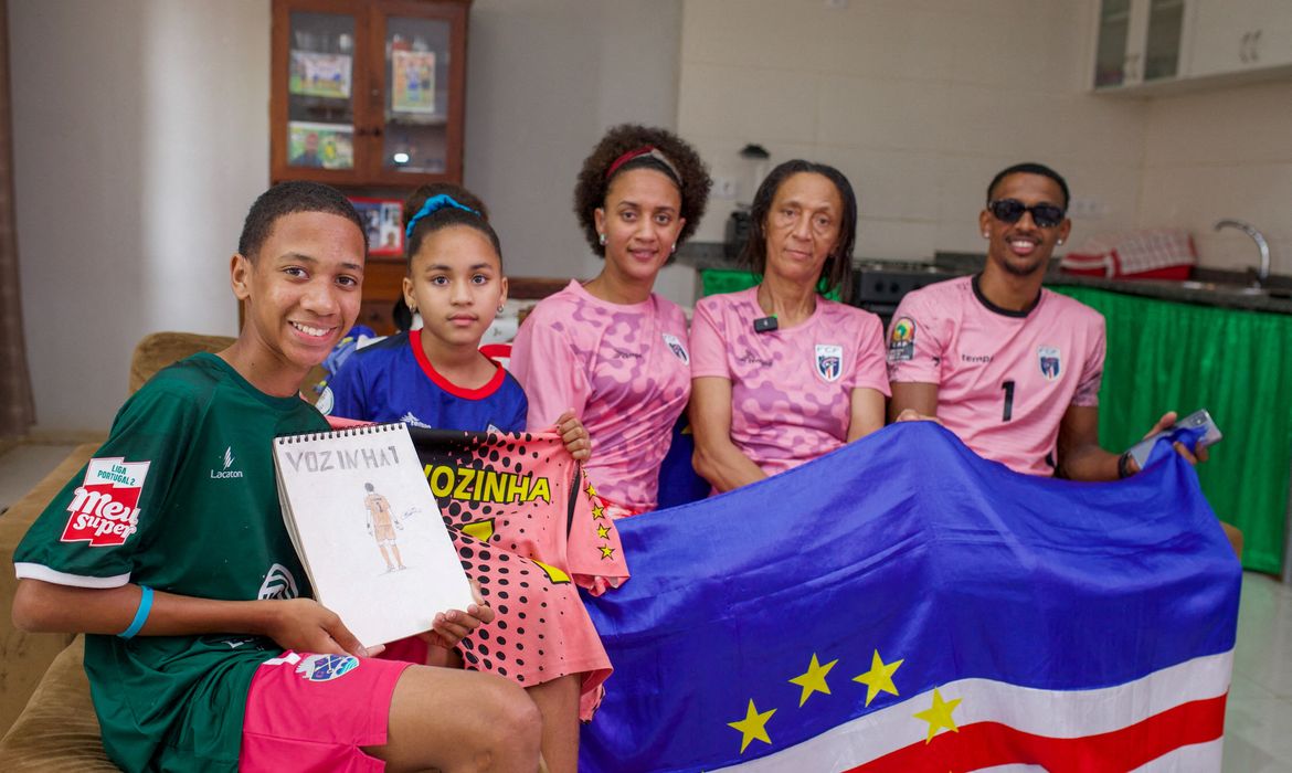 Herói de Cabo Verde, Vozinha terá torcida da mãe na Copa