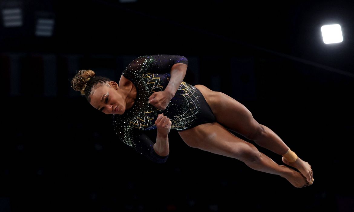 Rebeca Andrade no salto em Paris
 28/7/2024   REUTERS/Amanda Perobelli