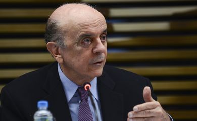 São Paulo - O ministro de Relações Exteriores, José Serra, apresenta para os empresários os planos do governo sobre o comércio exterior, na sede da Fiesp (Rovena Rosa/Agência Brasil)