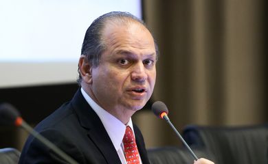 Brasília - O ministro da Saúde, Ricardo Barros, participa de reunião da Comissão Intergestores Tripartite, na sede da Organização Pan-Americana da Saúde (Marcelo Camargo/Agência Brasil)