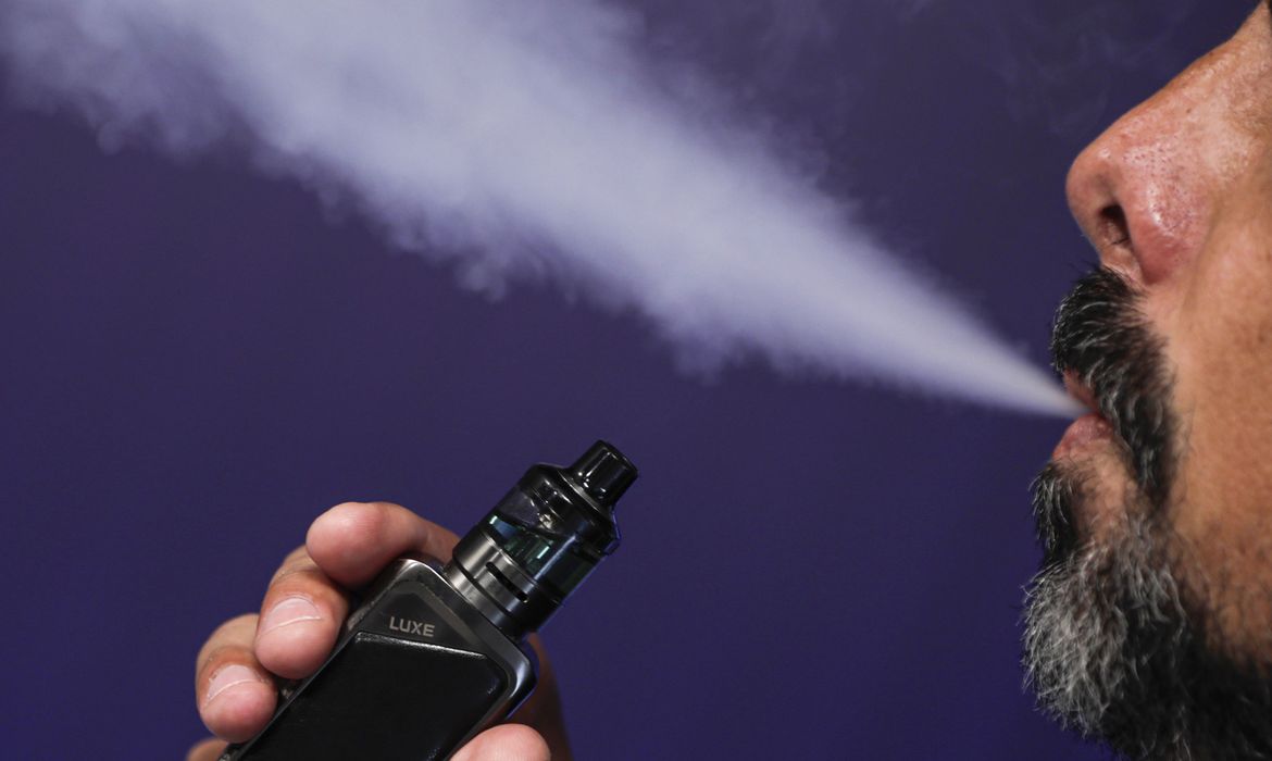 Brazil s drug authority votes to uphold ban on e cigarettes