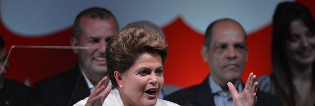 Presidente reeleita Dilma Roussef faz pronunciamento durante evento em hotel em Brasilia