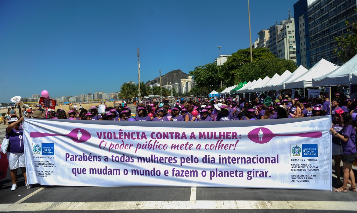  Rio de Janeiro - Mulheres fazem ato na Praia de Copacabana contra a violência e a favor da igualdade de gênero (Tomaz Silva/Agência Brasil)