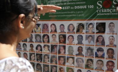 Rio de Janeiro - O Programa SOS Crianças Desaparecidas faz ato público para divulgar imagens de crianças e adolescentes desaparecidos (Tânia Rêgo/Agência Brasil)