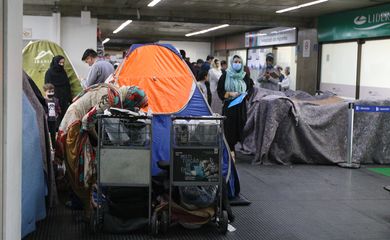 Guarulhos (SP), 29/06/2023 - Famílias refugiadas afegãs com visto humanitário acampadas no Aeroporto Internacional de São Paulo/Guarulhos a espera de acolhimento. Foto: Rovena Rosa/Agência Brasil