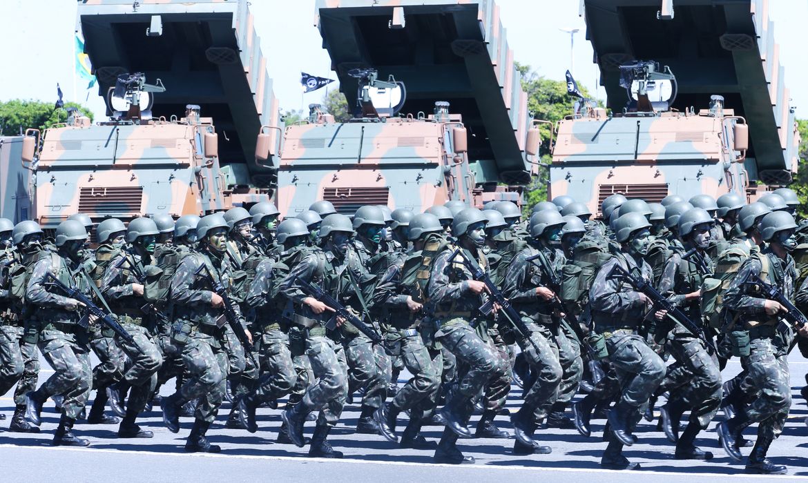 Brasília - O presidente Michel Temer participa de cerimônia em comemoração ao Dia do Exército (Antonio Cruz/Agência Brasil)
