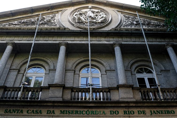 Rio de Janeiro (RJ), 05/04/2023 - Projeto Lugares de Memória propõe roteiros que percorrem marcos simbólicos do período da ditadura militar na cidade, como o prédio da Santa Casa de Misericórdia, no Centro. Foto: Fernando Frazão/Agência Brasil