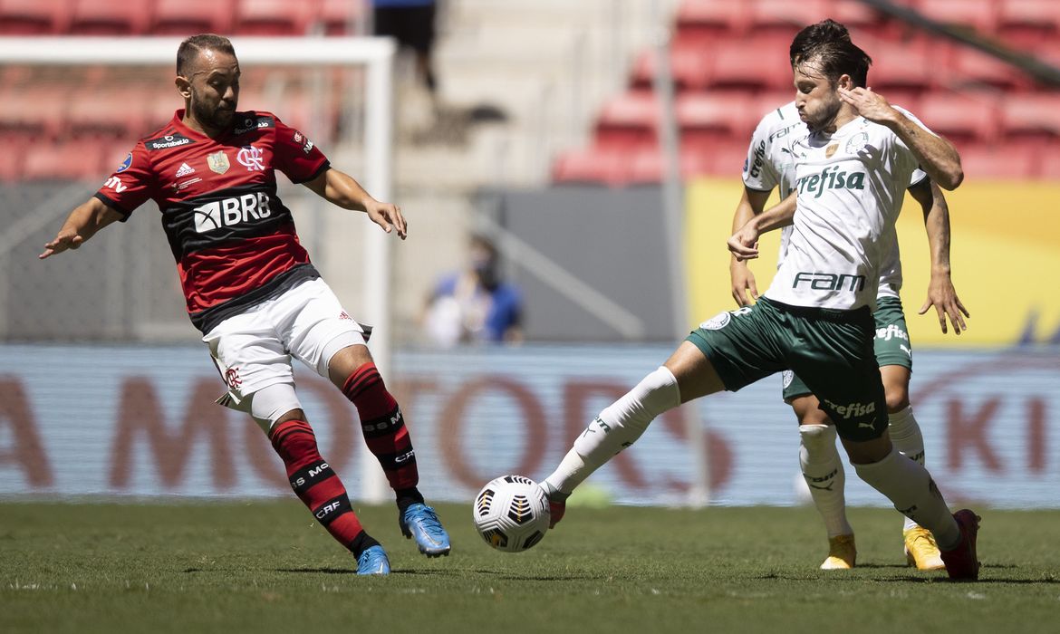Flamengo e Palmeiras ficaram no empate  em 2 a 2 no tempo normal de jogo.