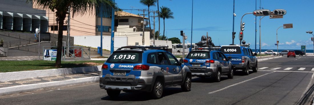 Policiais Militares da Bahia entraram em greve na terça-feira (15)