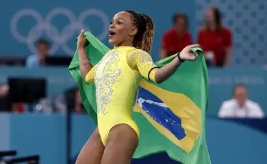 Paris 2024 Olympics - Artistic Gymnastics - Women's All-Around Final - Bercy Arena, Paris, France - August 01, 2024.
Rebeca Andrade of Brazil celebrates after winning silver. c