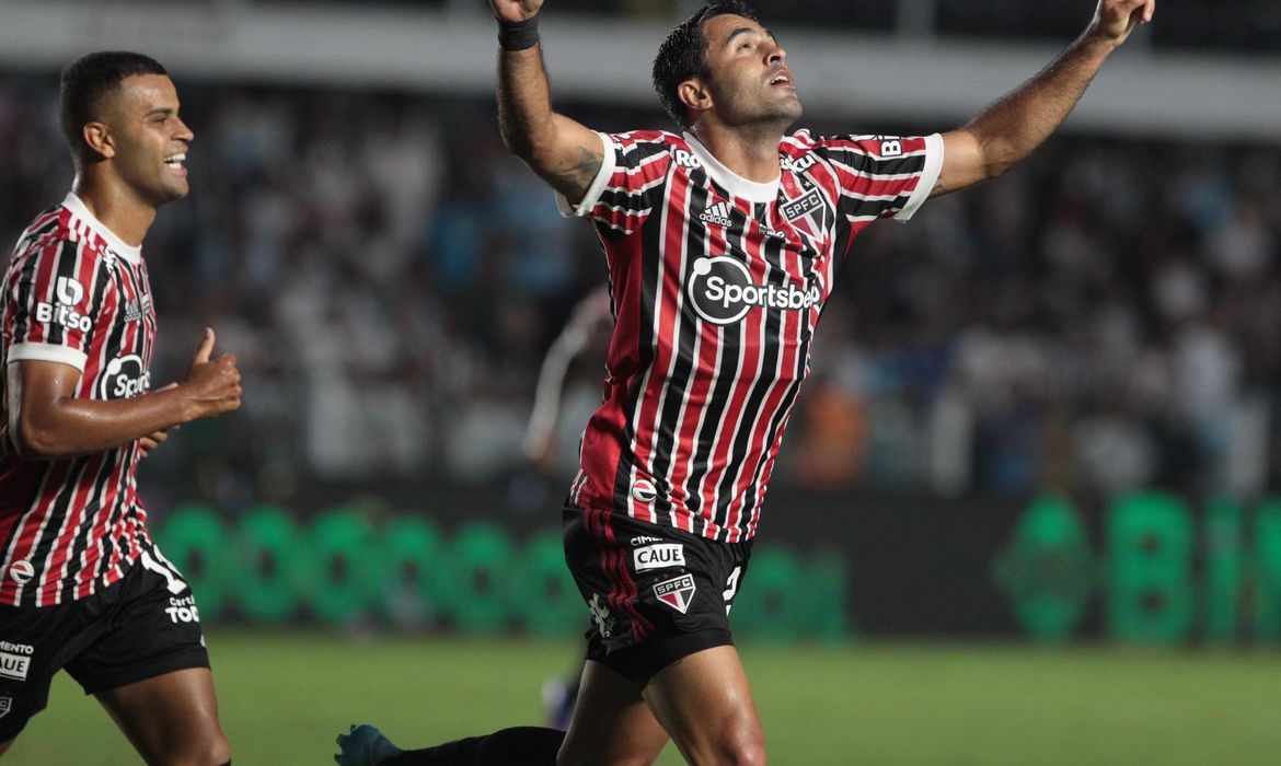 Éder marca o primeiro gol da vitória por 3 a 0 do São Paulo sobre o Santos - Paulista - em 20/02/2022