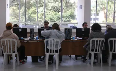 São Paulo (SP), 01/08/2023 - Atendimento de pessoas desempregadas a procura de uma vaga durante o Mutirão Nacional do Emprego da UGT, uma parceria com o Ministério do Trabalho e Emprego, Governo do Estado de São Paulo, prefeitura e sindicatos filiados à União Geral dos Trabalhadores - UGT, na sede do sindicato dos Comerciários, região central da capital paulista. Foto: Rovena Rosa/Agência Brasil