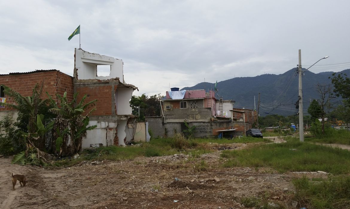 Rio de Janeiro - Casas dos moradores que resistiram à retirada da Vila Autódromo (Akemi Nitahara/Agência Brasil)