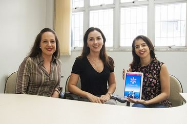 As professoras Mônica Oriá e Camila Vasconcelos e a estudante Dayana Saboia desenvolveram o Continence App