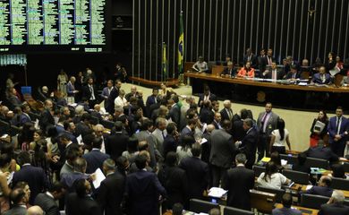 Presidente do Congresso, Davi Alcolumbre, preside sessão que analisa veto sobre orçamento impositivo