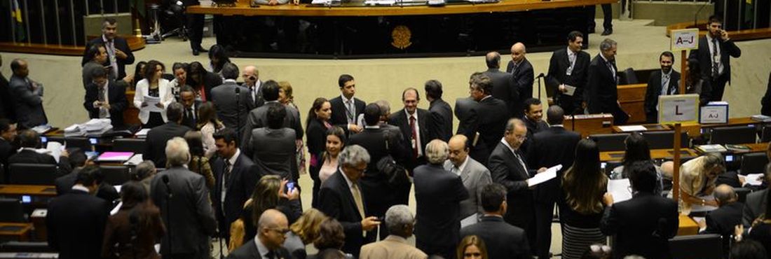 Presidente do Congresso, senador Renan Calheiros, preside sessão do Congresso Nacional para a votação de 38 vetos presidenciais e de quatro projetos de lei