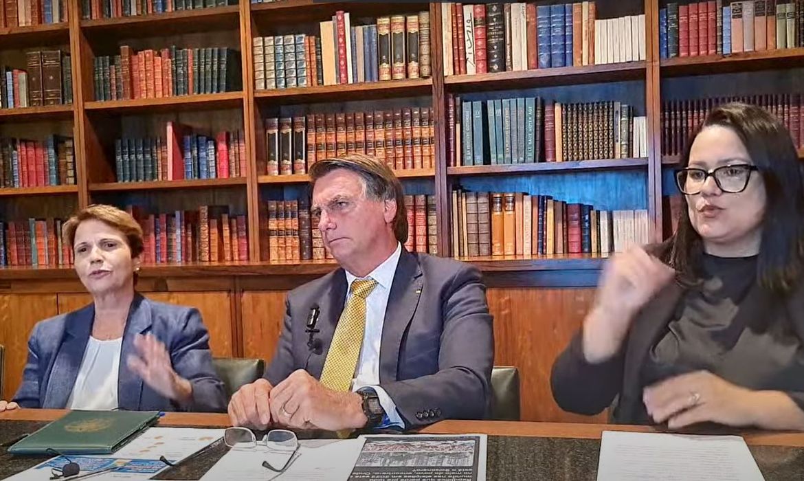 Live com Jair Bolsonaro e a ministra Teresa Cristina