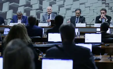 Brasília - 21/10/2025 -  Comissão de Assuntos Econômicos (CAE) do Senado realiza audiência pública para debater o projeto de lei (PL 1.087/2025) que isenta do Imposto de Renda (IR) quem ganha até R$ 5 mil por mês. Foto: Lula Marques/ Agência Brasil.