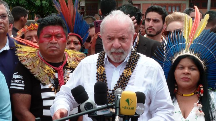 Presidente Lula visita comunidade yanomami