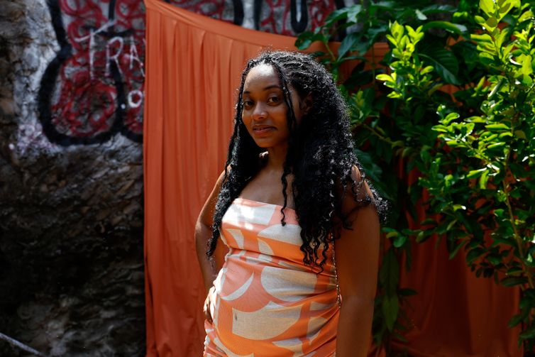Belém (PA), 18/11/2025 - Joyce Cursino, gestora sociocultural do Espaço comunitário Eco Amazonias, no bairro de Jurunas, periferia de Belém. Foto: Tânia Rêgo/Agência Brasil