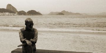 Carlos Drummond de Andrade e Rádio MEC: conheça essa história de décadas