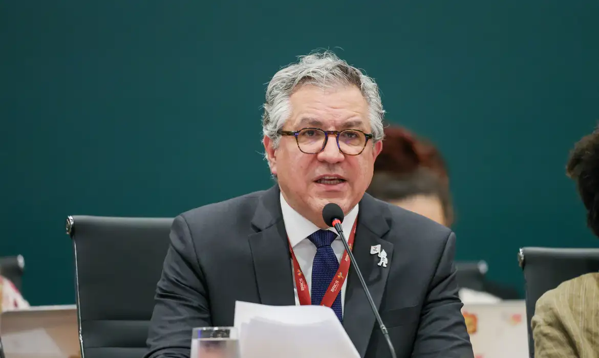 Padilha critica retirada dos Estados Unidos da OMS