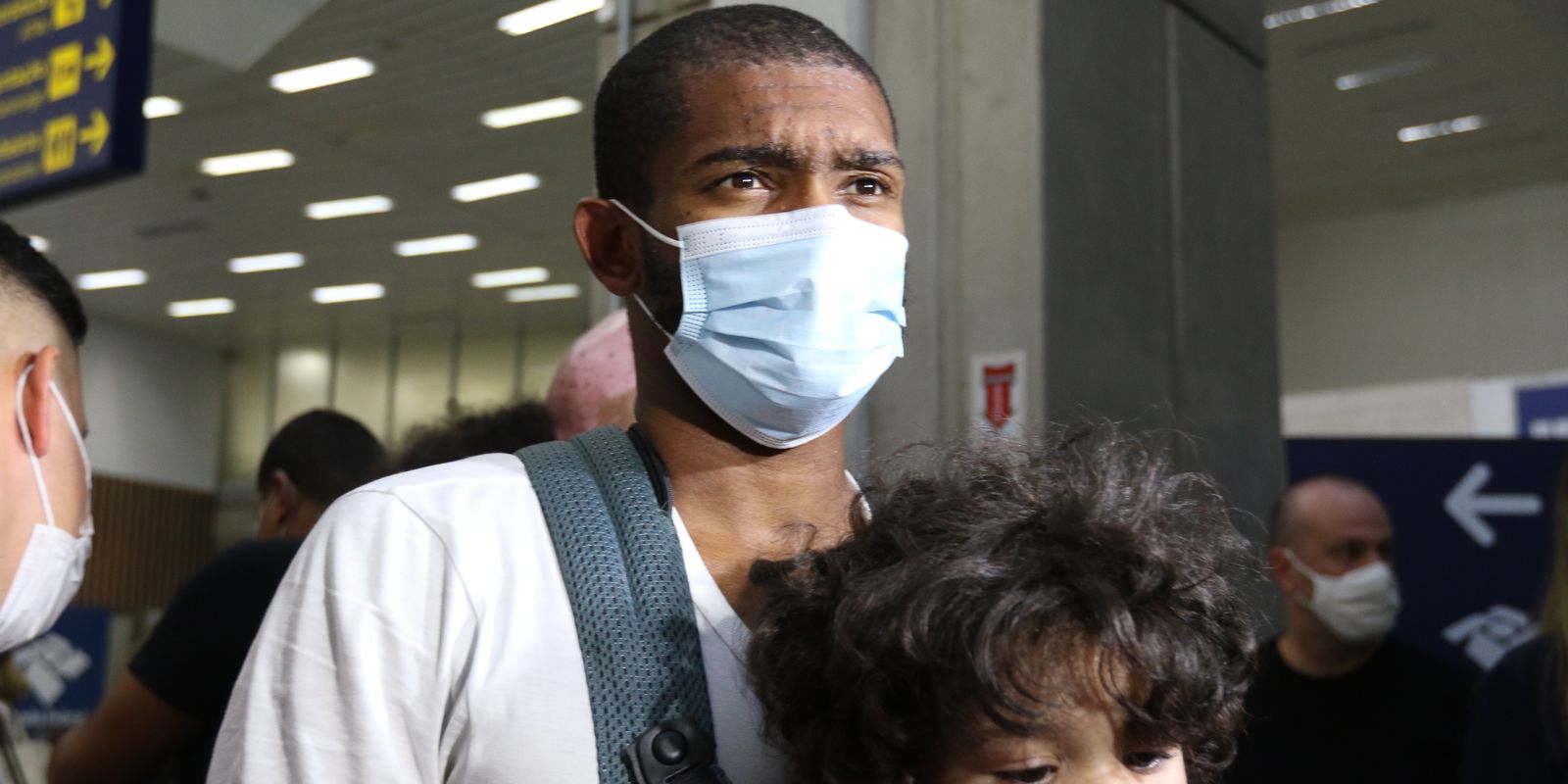 O jogador de futebol brasileiro Marlon Santos da Silva Barbosa, mais conhecido como Marlon O jogador de futebol brasileiro Marlon Santos da Silva Barbosa, mais conhecido como Marlon