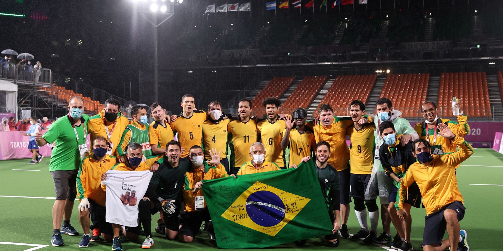 Com vitória no futebol, Brasil iguala o recorde de ouros em uma
