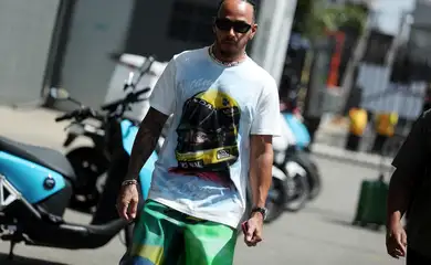 Formula One F1 - Sao Paulo Grand Prix - Autodromo Jose Carlos Pace, Sao Paulo, Brazil - October 31, 2024 Mercedes' Lewis Hamilton arrives ahead of the Sao Paulo Grand Prix REUTERS/Carla Carniel