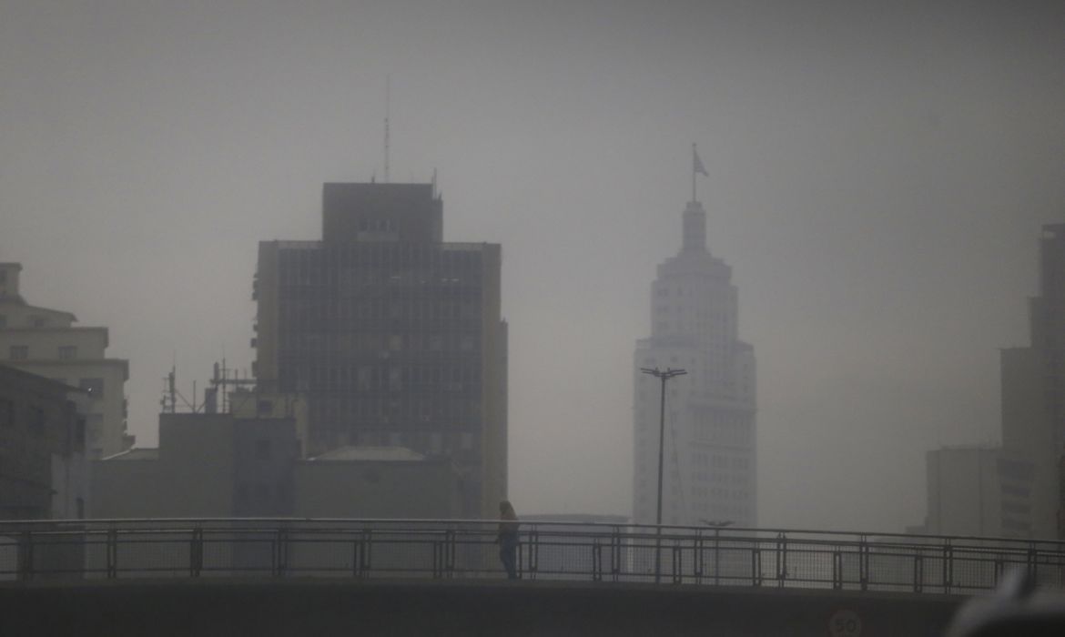 São Paulo (SP), 16/01/2025 -  Forte chuva no centro de São Paulo no final da tarde. Foto: Paulo Pinto/Agência Brasil