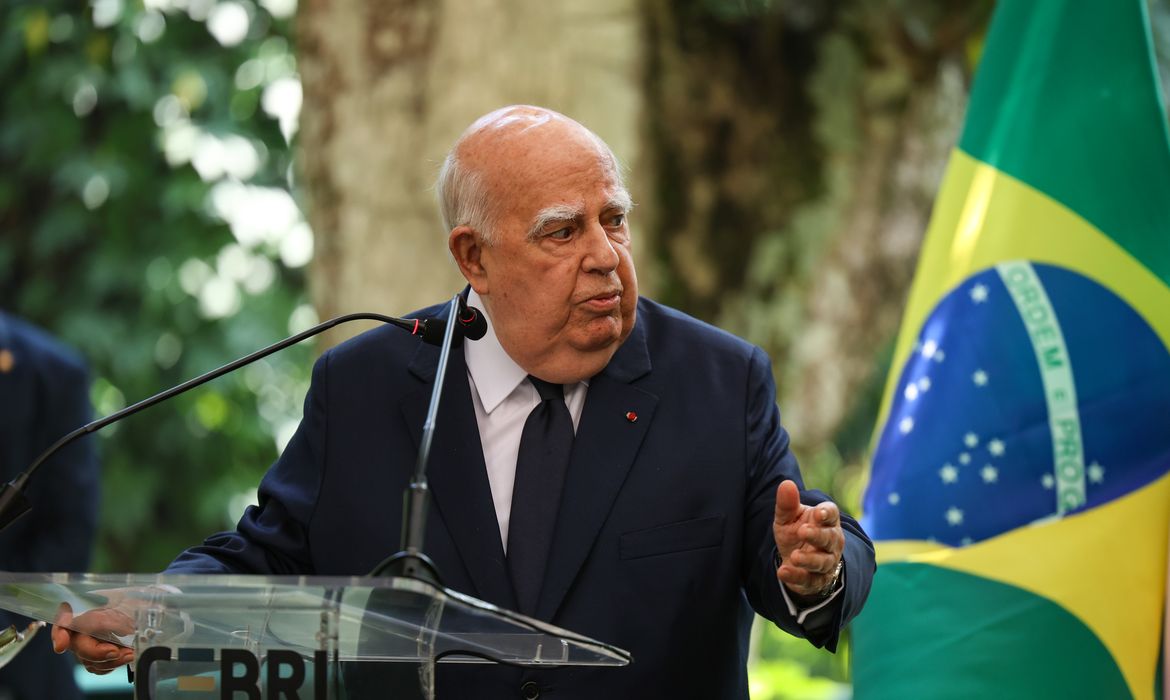 Rio de Janeiro (RJ), 18/07/2024 – O embaixador e conselheiro emérito do Centro Brasileiro de Relações Internacionais (CEBRI), Marcos Azambuja durante palestra no instituto, na Gávea, zona sul do Rio de Janeiro. Foto: Tomaz Silva/Agência Brasil