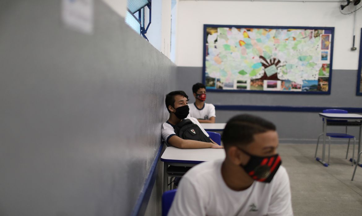 Escolas reabrem no Rio de Janeiro