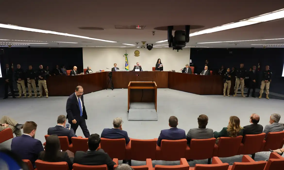 Brasília (DF) 10/09/2025 - A Primeira Turma do Supremo Tribunal Federal (STF) realiza o quarto dia de julgamento dos réus do Núcleo 1 da trama golpista, formado pelo ex-presidente Jair Bolsonaro e mais sete aliados.  Foto: Fabio Rodrigues-Pozzebom/ Agência Brasil