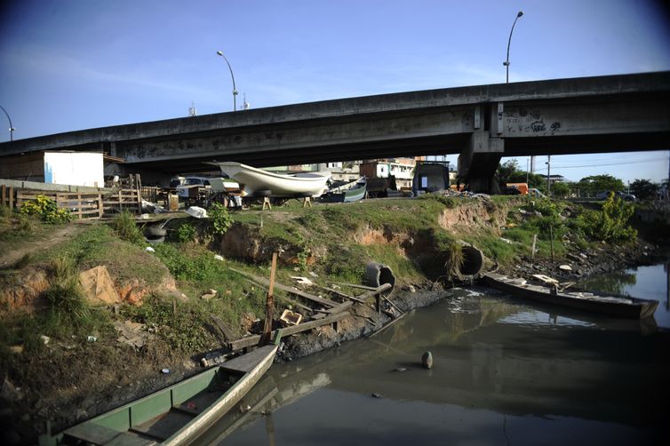 2.2 W Rio de Janeiro - Moradores do Complexo da Maré, agora ocupado por tropas do Exército e Fuzileiros Navais, vivem expectativa de mudanças sociais (Fernando Frazão/Agência Brasil)