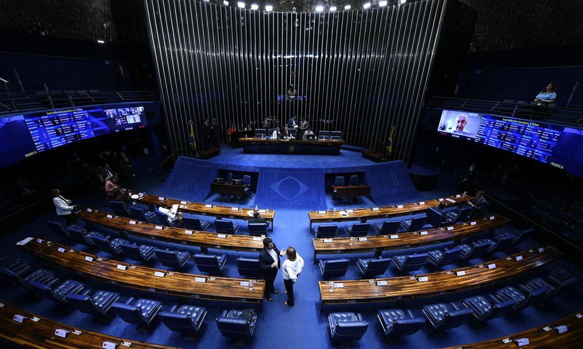 Plenário do Senado Federal durante sessão deliberativa extraordinária semipresencial.Na ordem do dia, o PL 196/2020, que permite que consórcios públicos instituam fundos de custeio de programas, ações e projetos de interesse público. Também na