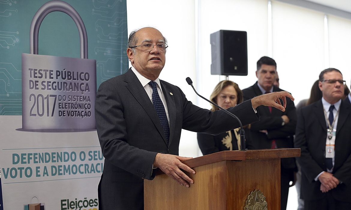 Brasília - O presidente do TSE, Gilmar Mendes apresenta o relatório parcial do teste de segurança do Sistema Eletrônico de Votação (José Cruz/Agência Brasil)