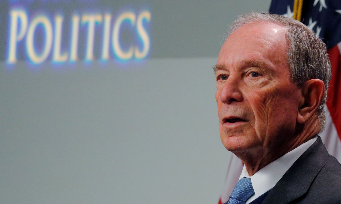 FILE PHOTO: Former New York City Mayor and possible 2020 Democratic presidential candidate Michael Bloomberg speaks at the Institute of Politics at Saint Anselm College in Manchester, New Hampshire, U.S., January 29, 2019. REUTERS/Brian Snyder