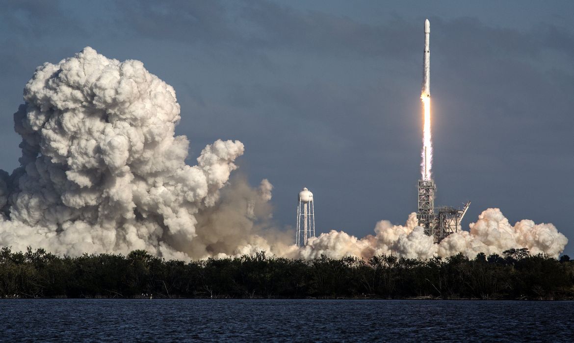 O Falcon Heavy foi lançado no Cabo Kennedy, Flórida 