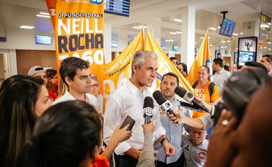 Felipe D'Ávilla em campanha no Triângulo Mineiro