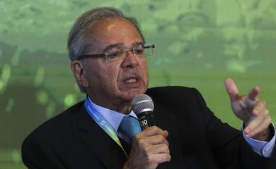 O ministro da Economia, Paulo Guedes, discursa durante congresso Mercado Global de Carbono, no Jardim Botânico do Rio de Janeiro, zona sul da cidade.