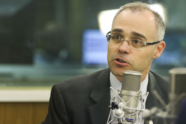O ministro da Advocacia Geral da União, André Mendonça,fala no programa A Voz do Brasil.