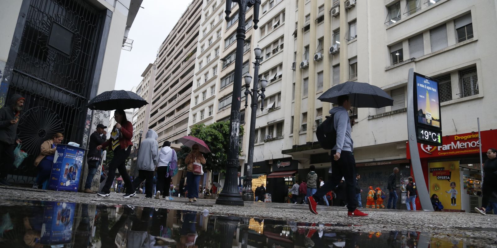 Chuva em SP contribui para extinção de 8 dos 11 focos de incêndio Chuva em SP contribui para extinção de 8 dos 11 focos de incêndio