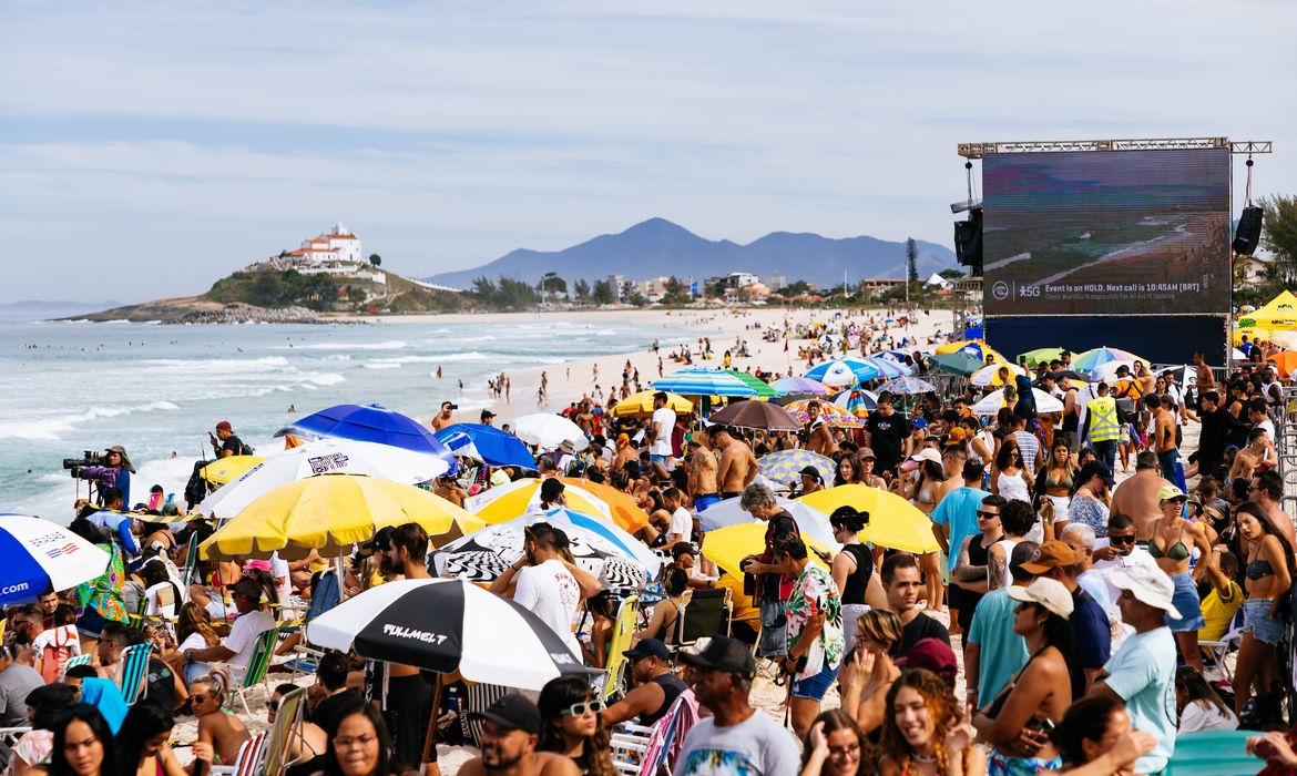 Surfe de peito, o esporte que faz do corpo uma prancha