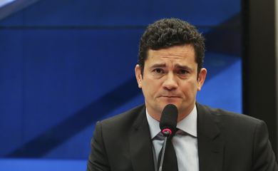 Brasília - O juiz federal Sérgio Moro, responsável pela Operação Lava Jato na primeira instância da Justiça Federal do Paraná, defendeu hoje (4), na Câmara, a revisão das penas mínimas aplicadas em casos de corrupção (José Cruz/Agência