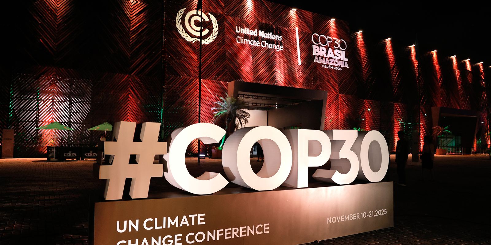 Negociações da COP30 buscam avanços em mutirão dividido em dois blocos temáticos para combater aquecimento global