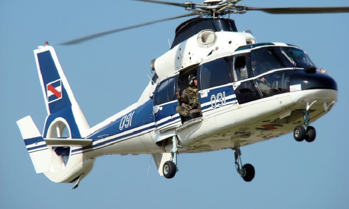 Uruguai envia helicóptero para ajudar nos resgates no RS. Foto: Força Aérea do Uruguai/Divulgação
